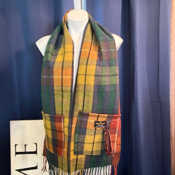 Wool Scarf with pockets! NWT! - Picture 1 of 5